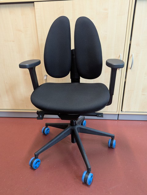 Photo of the Duo Back Svivel Chair_Office Chair 1 shown from the front.