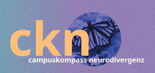 Das Logo von Campus Kompass Neurpodivergenz. Die Buchstaben ckn sind orange und groß, der Hintergrund ist violett. Neben der Schrift ist ein Bild von einem Schmetterling