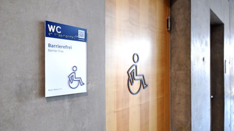 Photo of the barrier-free guidance and orientation system on a wheelchair-accessible toilet