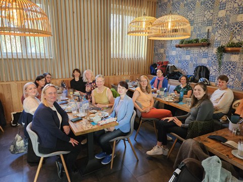 Gruppenbild beim Professorinnenfrühstück
