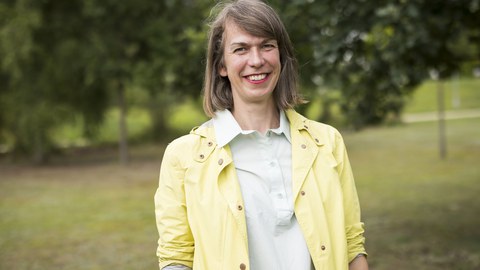 Porträtfoto von Julia Schlicht