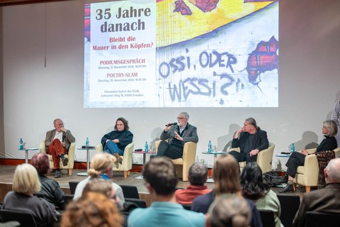 Foto einer Podiumsveranstaltung