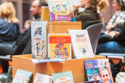 Ein Bücherregal
