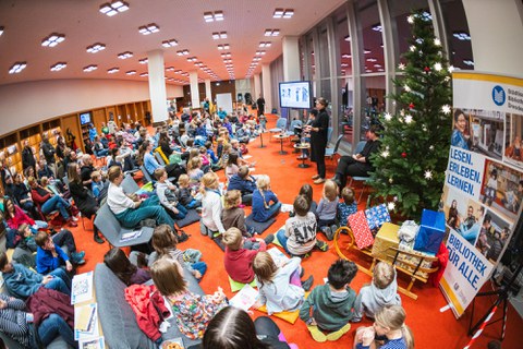Fisheye-Perspektive auf das Publikum