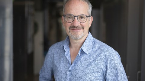 Foto der Veranstaltung der Körber-Lecture@TUD zeigt Prof. Anthony Hyman im Porträt