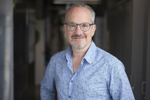 Foto der Veranstaltung der Körber-Lecture@TUD zeigt Prof. Anthony Hyman im Porträt