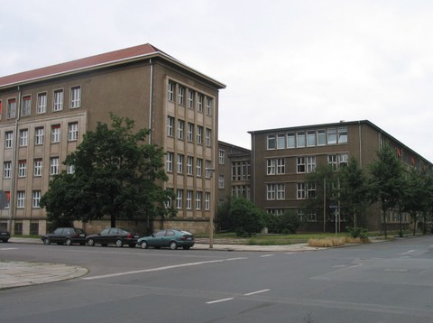 Gebäudekomplex der Ingenieurhochschule in Dresden-Johannstadt, Blick aus Richtung Südosten über die Kreuzung Dürerstraße/Hans-Grundig-Straße