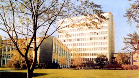PHD-Hochhaus und Hörsaalanbau - Lehrgebäude II