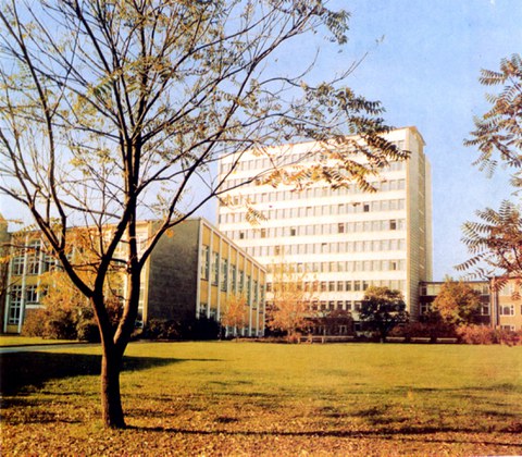 PHD-Hochhaus und Hörsaalanbau - Lehrgebäude II