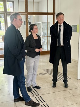 Kanzler der TUD, Dipl.-Ök. Jan Gerken, Direktorin des Universitätsarchivs, Dr. Judith Matzke und Landtagspräsident Dr. Matthias Rößler