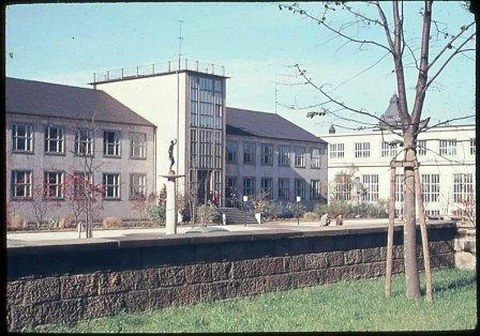 Der fertig gestellte Barkhausenbau an der Helmholtzstraße.