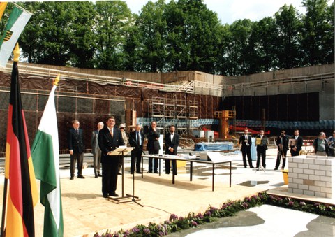 Grundsteinlegung für die Sächsische Landes- und Universitätsbibliothek im Mai 1999