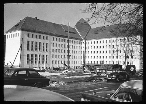 Das ehemalige Landgerichtsgebäude nach dem Wiederaufbau um 1961.