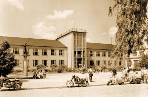 Barkhausen-Bau, Bauzeit von 195o bis 1961