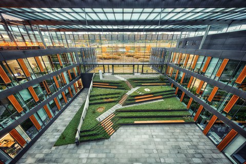Das Biologie-Gebäude von innen.