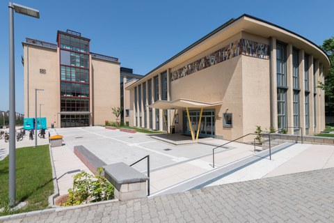 Aufnahme des Barkhausen-Bau, Eingang zum Schönfeld-Hörsaal