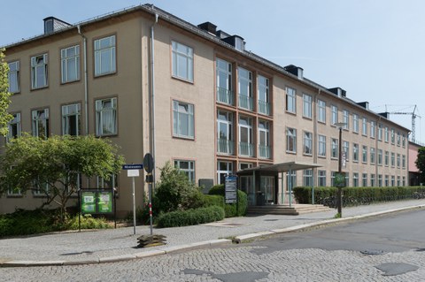 Toepler-Bau auf der Mommsenstrasse