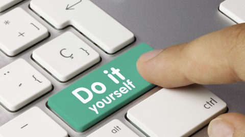 Tastatur eines Computers mit einer Sonderschaltfläche "Do it yourself".
