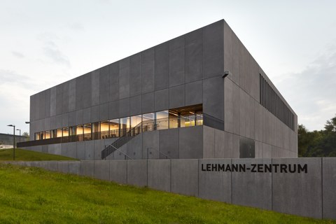 Das Gebäude des Lehmann-Zentrums (Rechenzentrum) an der TU Dresden