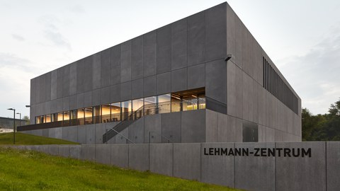 Das Gebäude des Lehmann-Zentrums (Rechenzentrum) an der TU Dresden