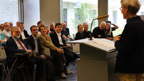 Foto der TUD-Rektorin, Frau Prof. Dr. Ursula Staudinger bei ihrem Grußwort anlässlich des 20jährigen ZIH-Jubiläums vor den Veranstaltungsgästen.