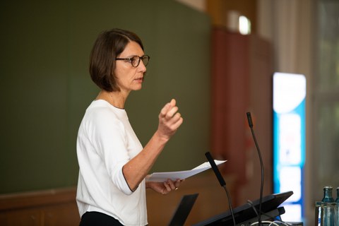Foto von Prof. Dr. Roswitha Böhm während ihres Grußwortes auf der Euro-Par 2025