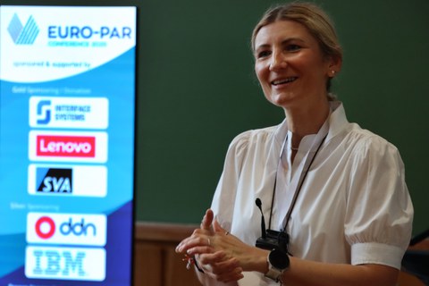 Foto von Prof. Florina M. Ciorba während ihres Keynote-Vortrags zur Euro-Par 2025