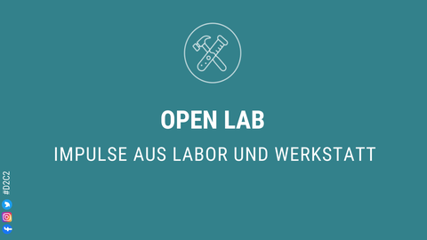 Petrolfarbenes Banner mit Aufschrift "OPEN LAB. IMPULSE AUS LABOR UND WERKSTATT" Links unten Verweis auf Twitter, Instagram und Facebook unter dem #D2C2.