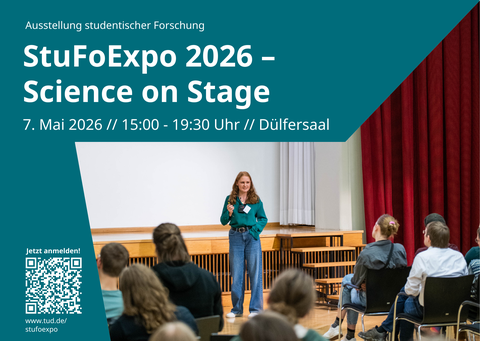 Eine Studentin präsentiert auf einer Bühne vor sitzendem Publikum. Veranstaltung am 7. Mai 2026 von 15:00–19:30 Uhr im Dülfersaal. Links ein QR-Code mit Hinweis zur Anmeldung.