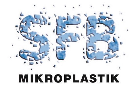 Zu sehen ist das blaue Logo von SFB Mikroplastik