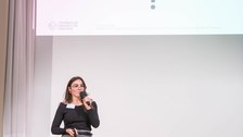 Carmen Helbig präsentiert ihren Pitch.