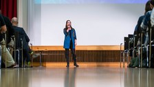 Charlotte Rathjen präsentiert ihren Pitch.