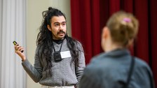 Gustavo Rosales präsentiert seinen Science Slam