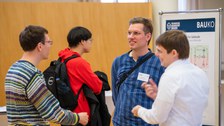 Jan-Nick Munique im Gespräch bei der Postersession