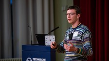 Tom Stieler präsentiert seinen Pitch.