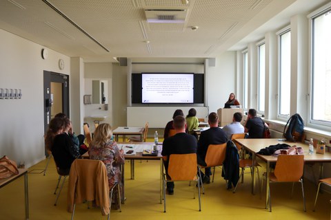 Das Bild zeigt Teilnehmende des Workshops "Sexualität in der Pflegeausbildung – Tabu und/oder Thema?"