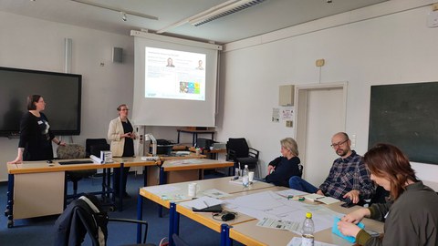 Seminarraum in dem ein Workshop abgehalten wird