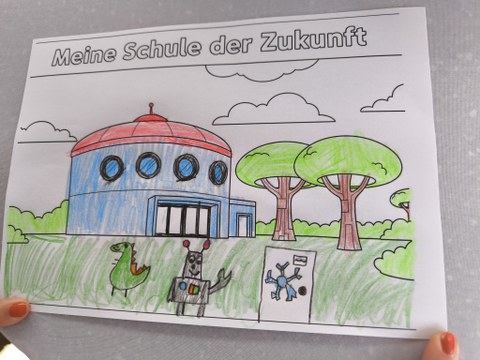 bunt ausgemalte Zeichnung eines Kindes