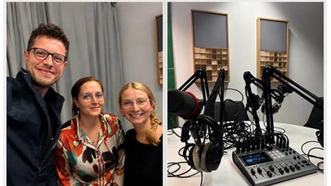 Zweigeteiltes Bild; links: 3 Personen-Selfie; rechts: Podcastequipment auf einem Tisch