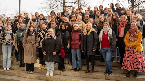 Das Bild zeigt eine Gruppe von Lehrkräften in Ausbildung, die am 13.11.2025 eine Exkursion zum außerschulischen Lernort ZLSB unternommen haben.