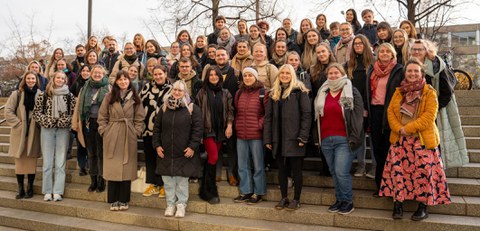 Das Bild zeigt eine Gruppe von Lehrkräften in Ausbildung, die am 13.11.2025 eine Exkursion zum außerschulischen Lernort ZLSB unternommen haben.