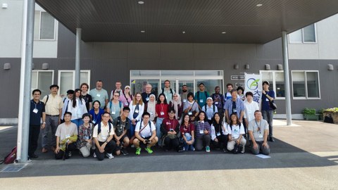 Gruppenbild mit ca. 40 Personen