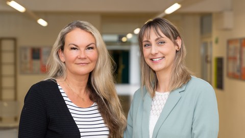 Portraitfoto Manuela Wehner und Maria Hunziger vom Studienbüro Lehramt der TUD