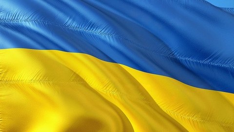 Das Bild zeigt die Farben der ukrainischen Flagge.