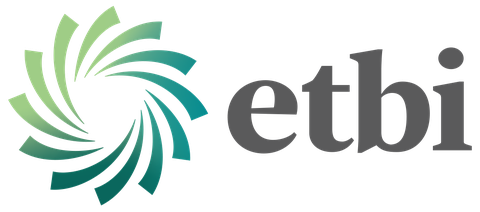 Logo mit stilisiertem, sonnenartigen Kreis aus strahlenförmig angeordneten Elementen und dem Schriftzug „ETBI – Education and Training Boards Ireland“