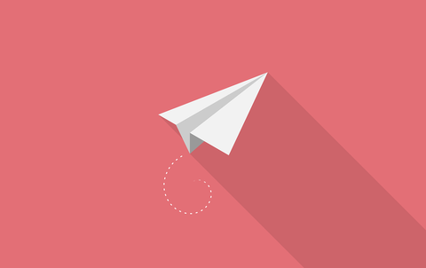 Grafik eines fliegenden Papierflugzeugs vor einem roten Hintergrund.