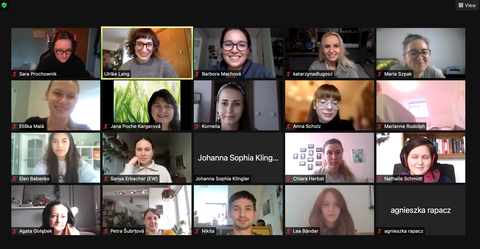 Das Bild zeigt einen Screenshot der Teilnehmenden, die am 11. Dezember 2021 ihre Seminarergebnisse in einer virtuellen Sitzung geteilt haben.