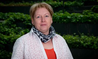 Porträt von Claudia Goymann