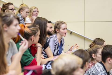 Foto: Studierende in Hörsaal