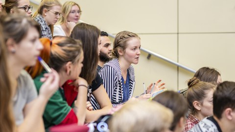 Foto: Studierende in Hörsaal